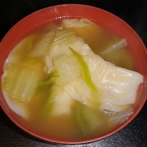 水餃子と白菜のスープ